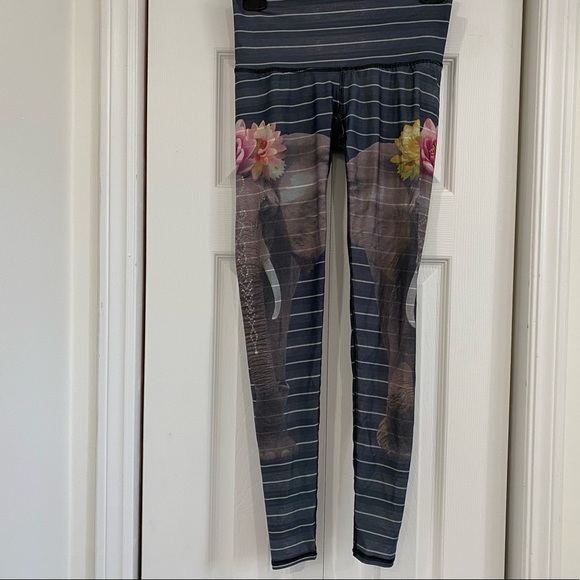 🌸Host Pick🌸 Teeki Women's Yoga Leggings in Love the Elephant Hot Pants - Picture 2 of 5